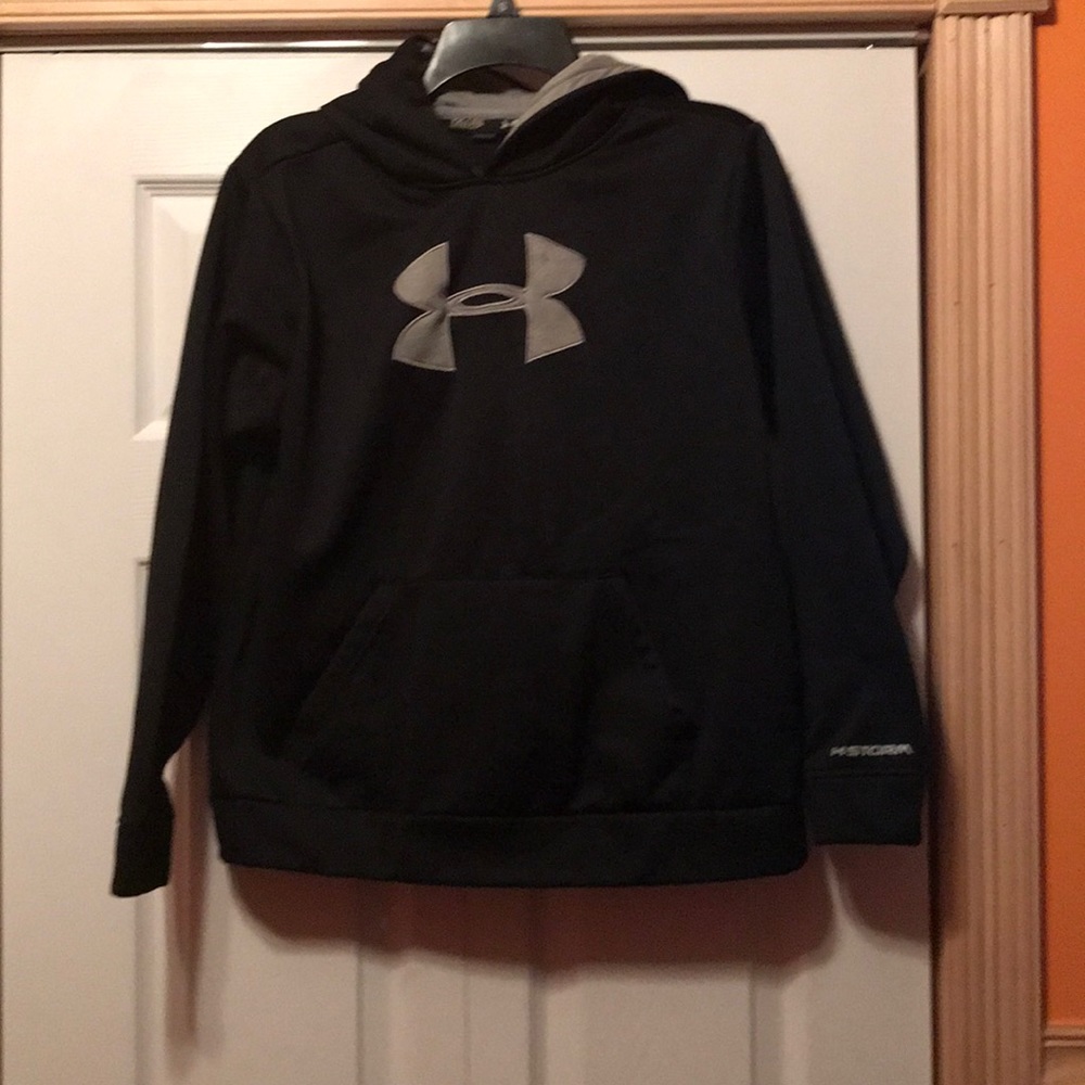 Youth Under Armour XL black pullover hoodie